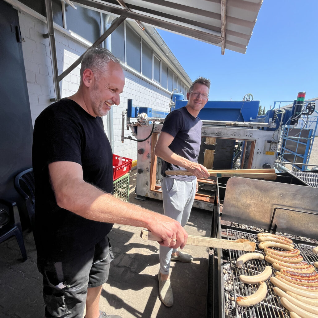 Premiere am Standort Reilingen: Schaumaplast führt das Monatsgrillen ein
